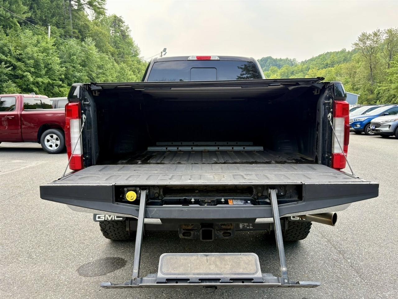 Ford F-250 SD Lariat Crew Cab 4WD 2019