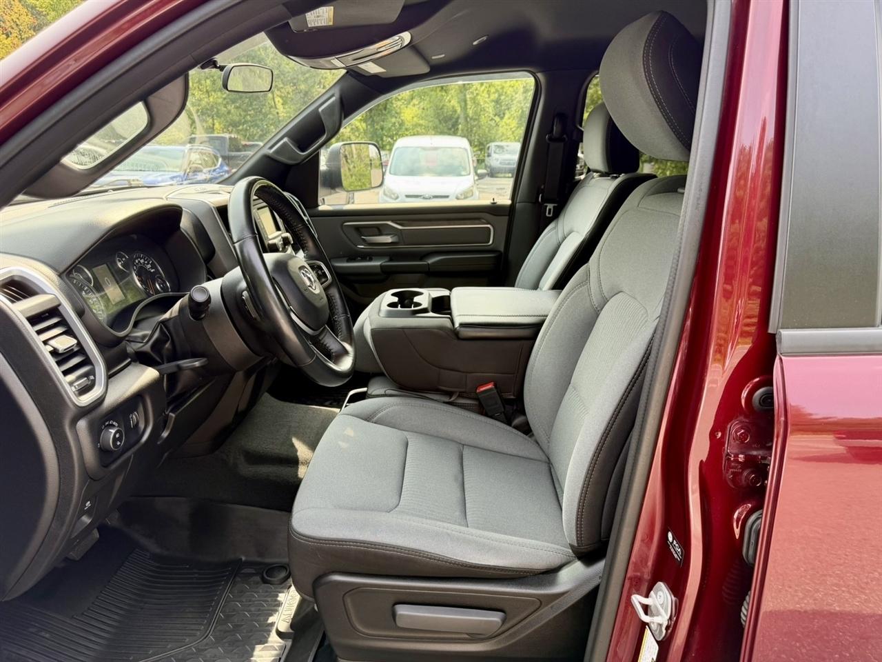 RAM 1500 Big Horn Crew Cab SWB 4WD 2022