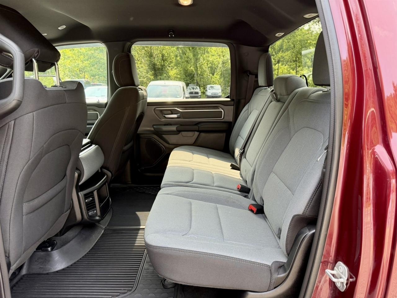 RAM 1500 Big Horn Crew Cab SWB 4WD 2022