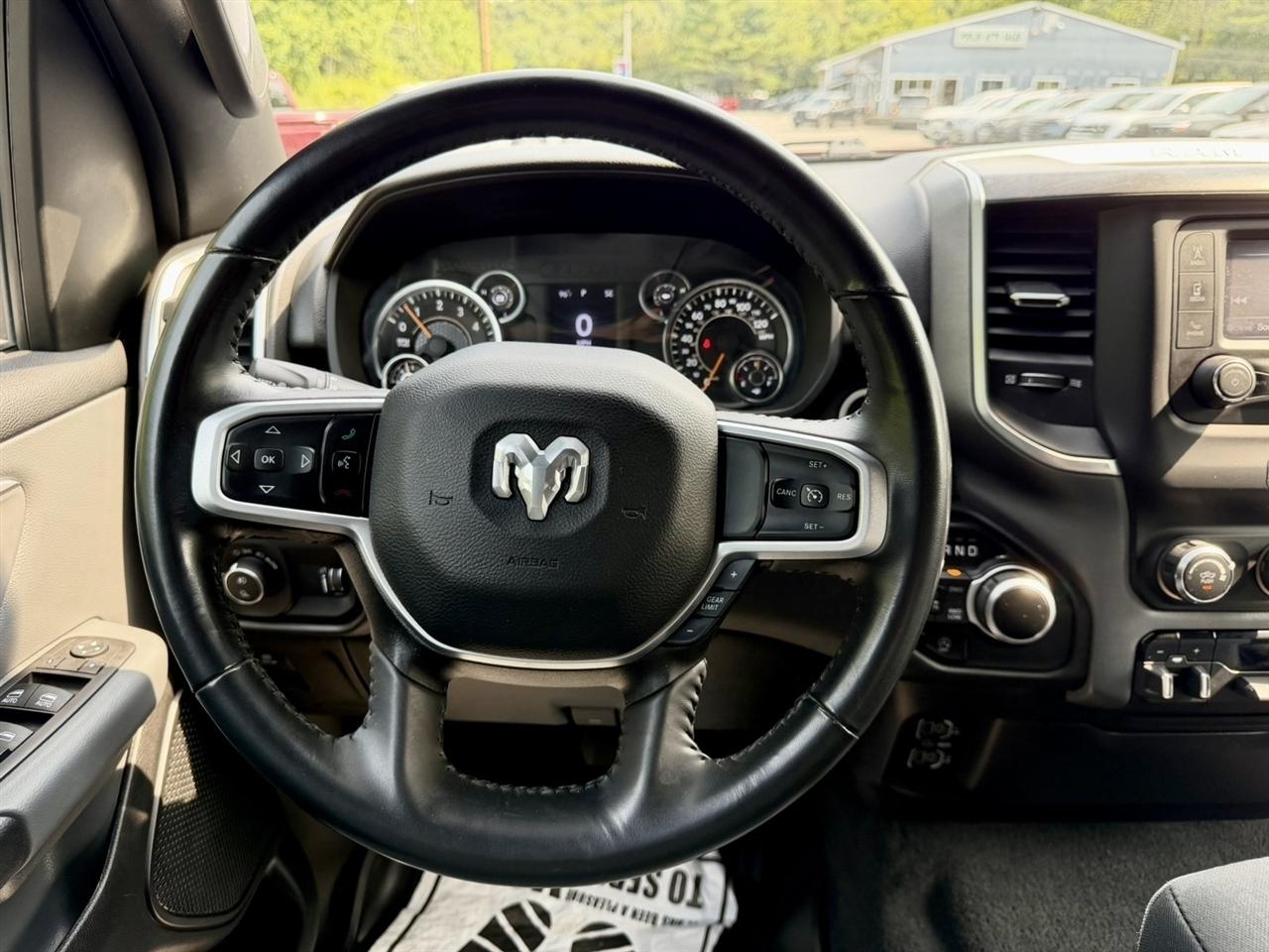 RAM 1500 Big Horn Crew Cab SWB 4WD 2022