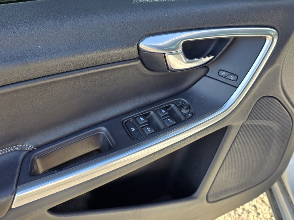 2014 Volvo S60 T5 AWD photo 13