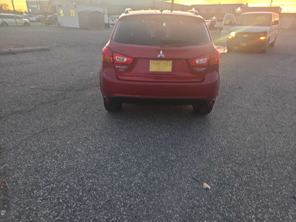 2013 Mitsubishi Outlander Sport LE photo 3