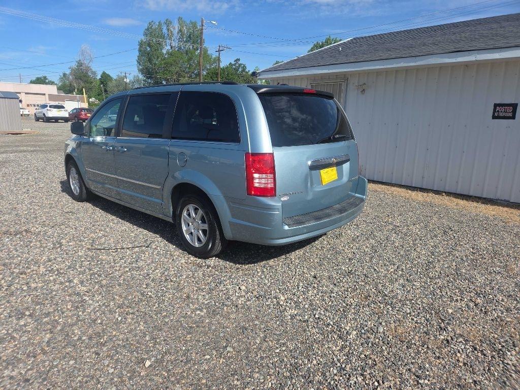 Chrysler Town & Country  2010