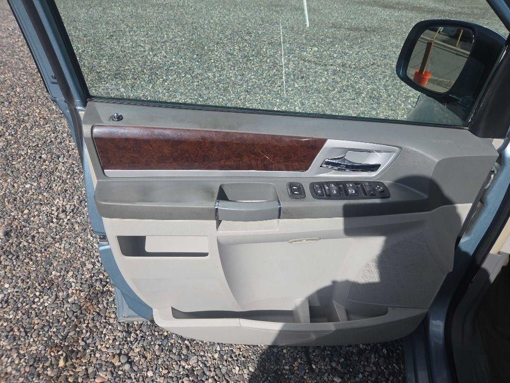 Chrysler Town & Country  2010