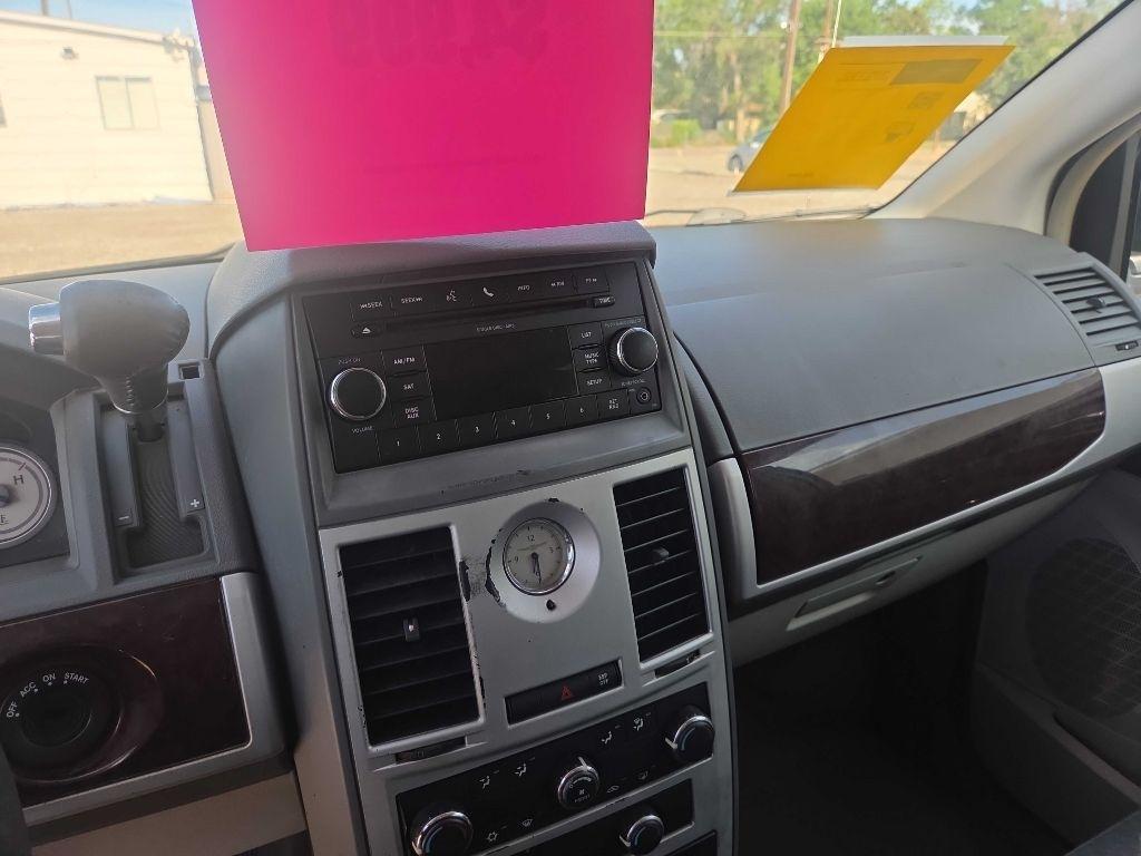 Chrysler Town & Country  2010