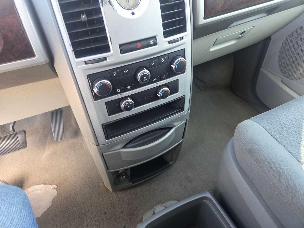 Chrysler Town & Country  2010