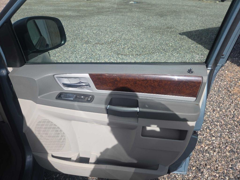 Chrysler Town & Country  2010