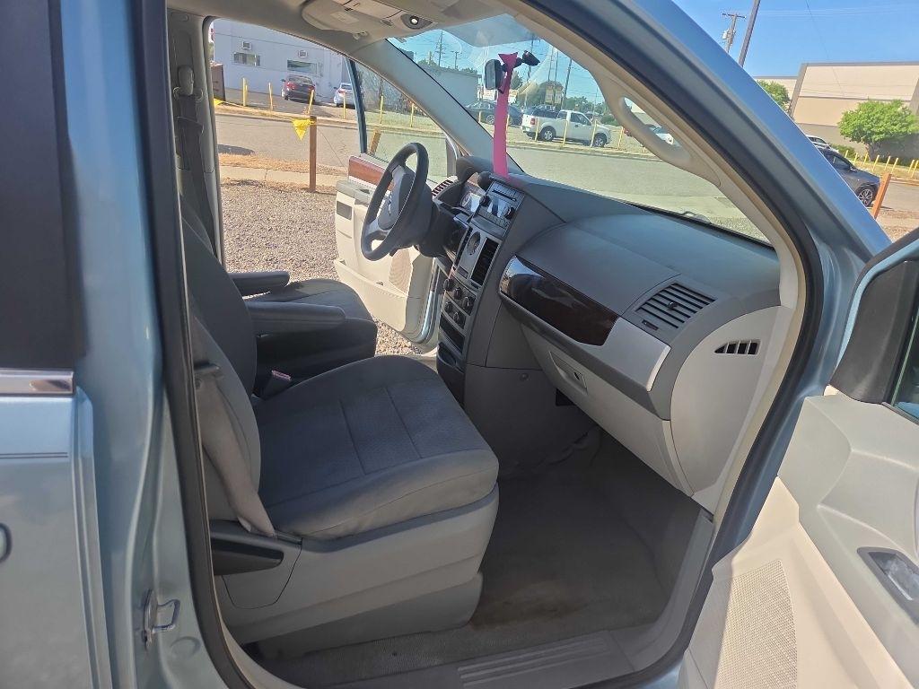 Chrysler Town & Country  2010