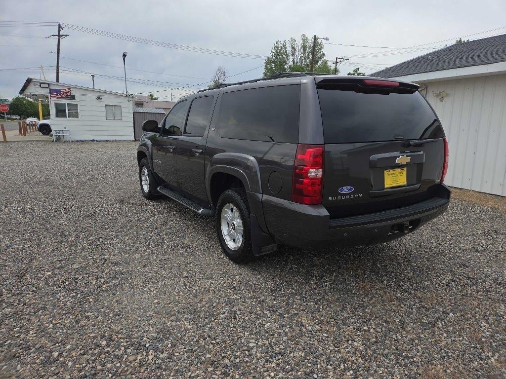 Chevrolet Suburban  2010