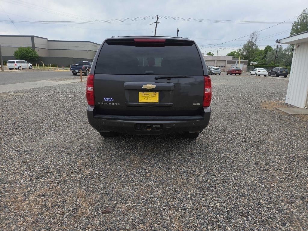 Chevrolet Suburban  2010