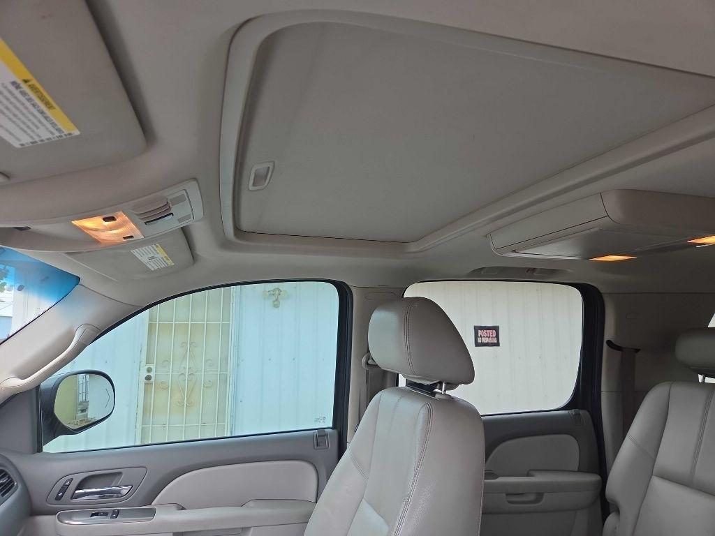 Chevrolet Suburban  2010