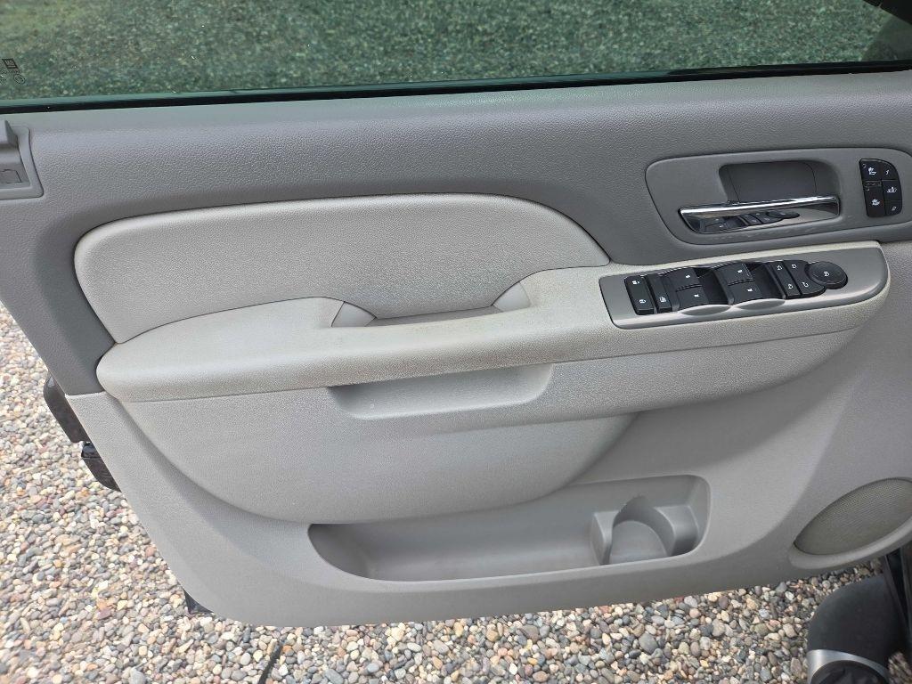 Chevrolet Suburban  2010