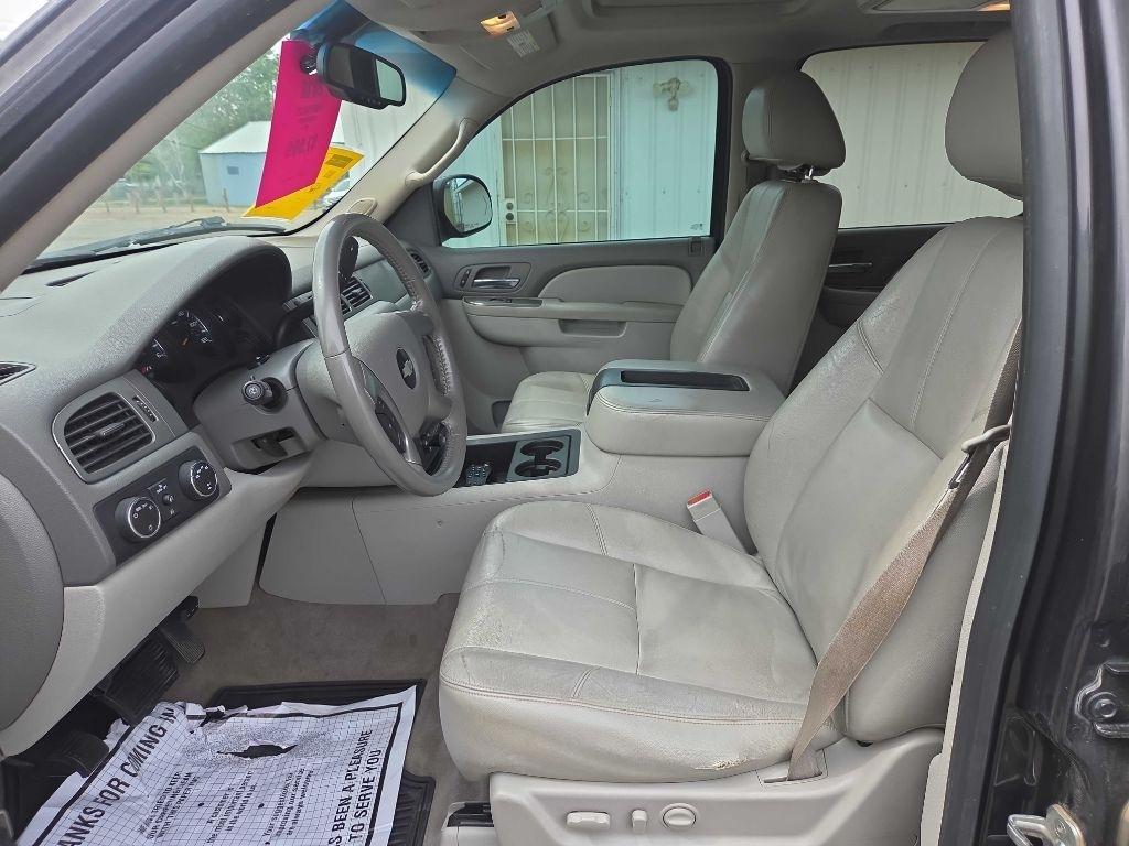 Chevrolet Suburban  2010