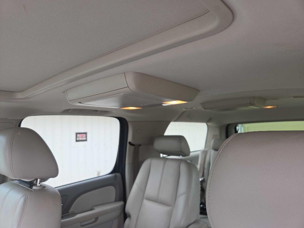 Chevrolet Suburban  2010