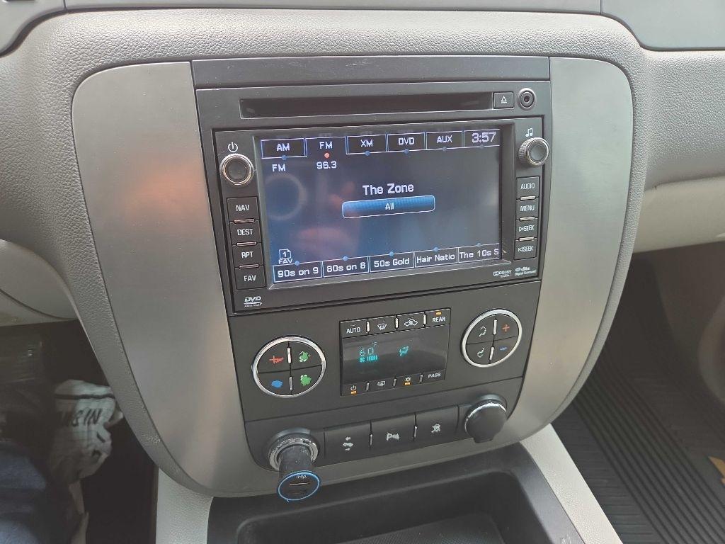 Chevrolet Suburban  2010