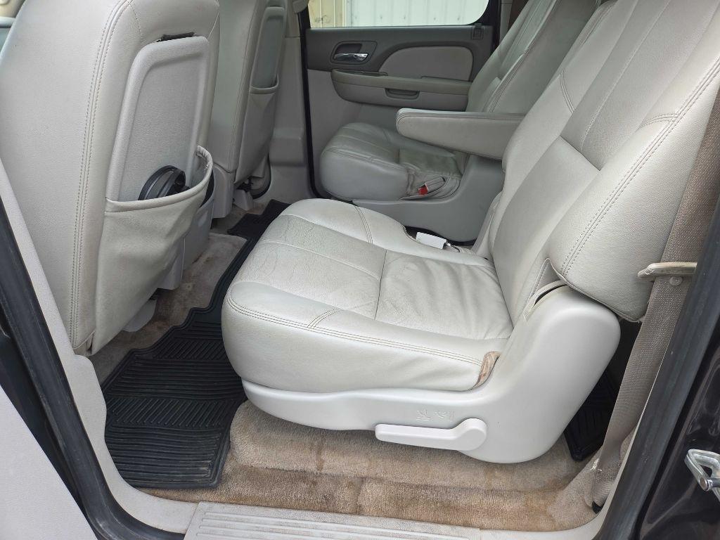 Chevrolet Suburban  2010