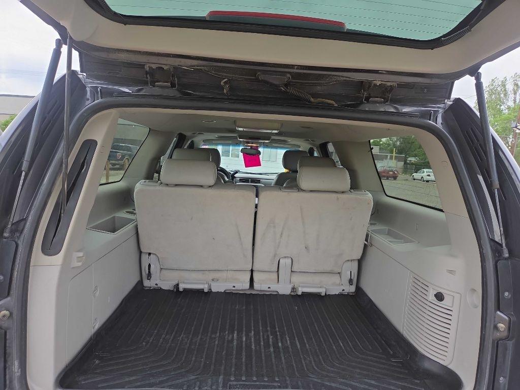 Chevrolet Suburban  2010