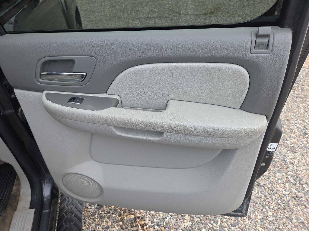 Chevrolet Suburban  2010