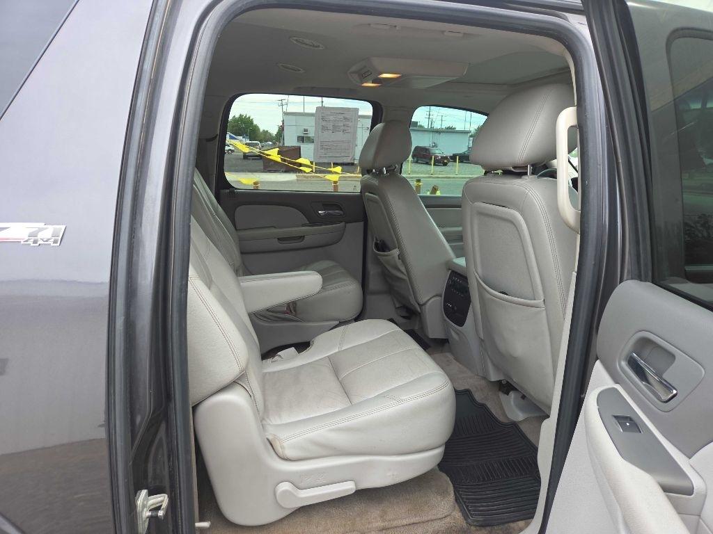 Chevrolet Suburban  2010