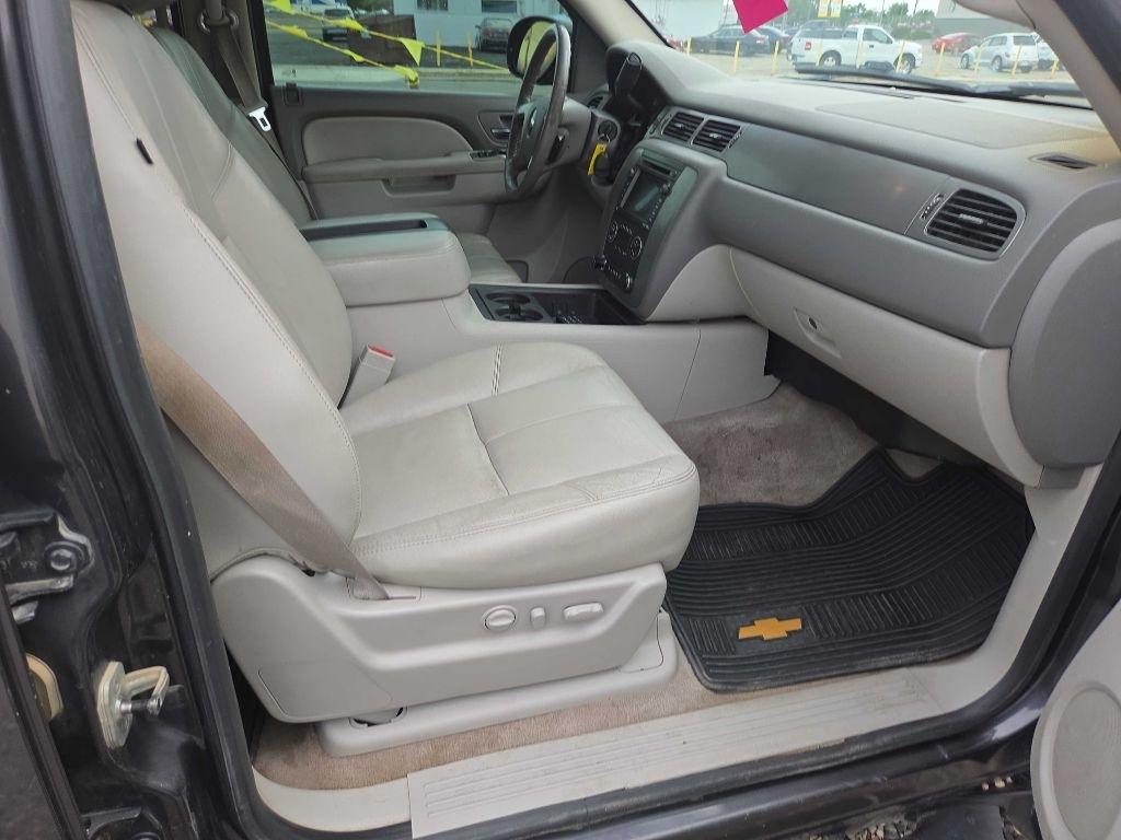 Chevrolet Suburban  2010