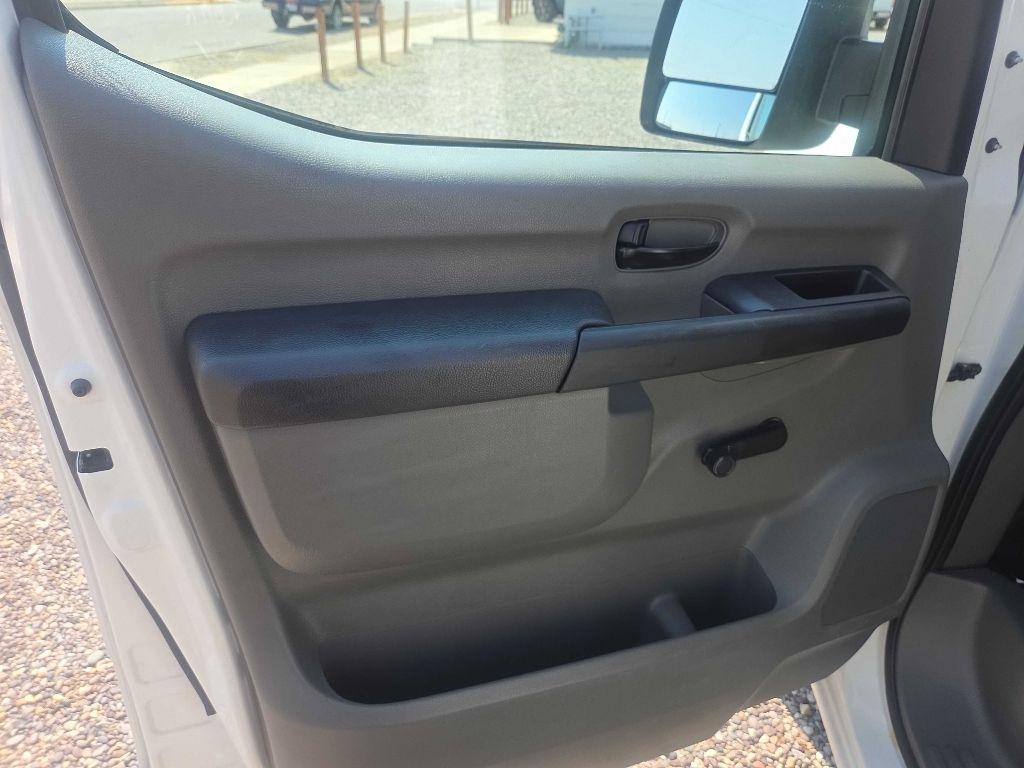 Nissan NV Passenger  2016