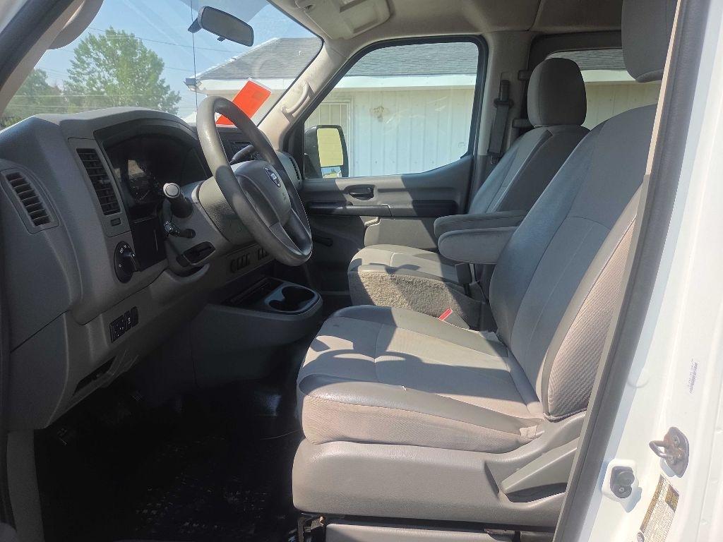 Nissan NV Passenger  2016