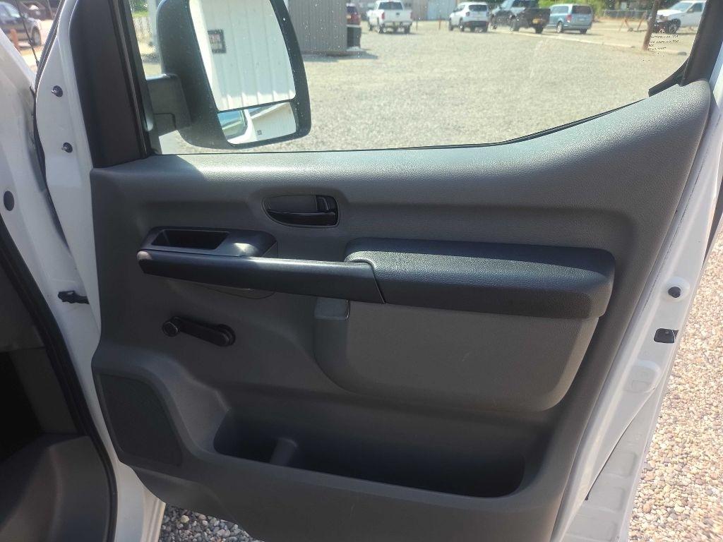 Nissan NV Passenger  2016