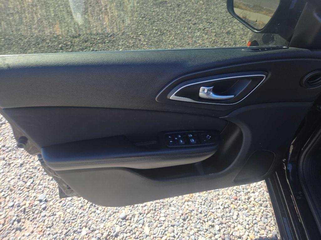 Chrysler 200  2015