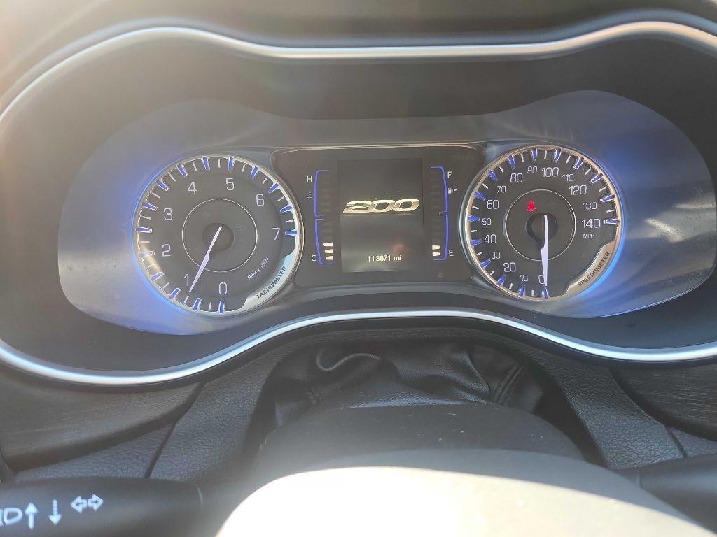 Chrysler 200  2015