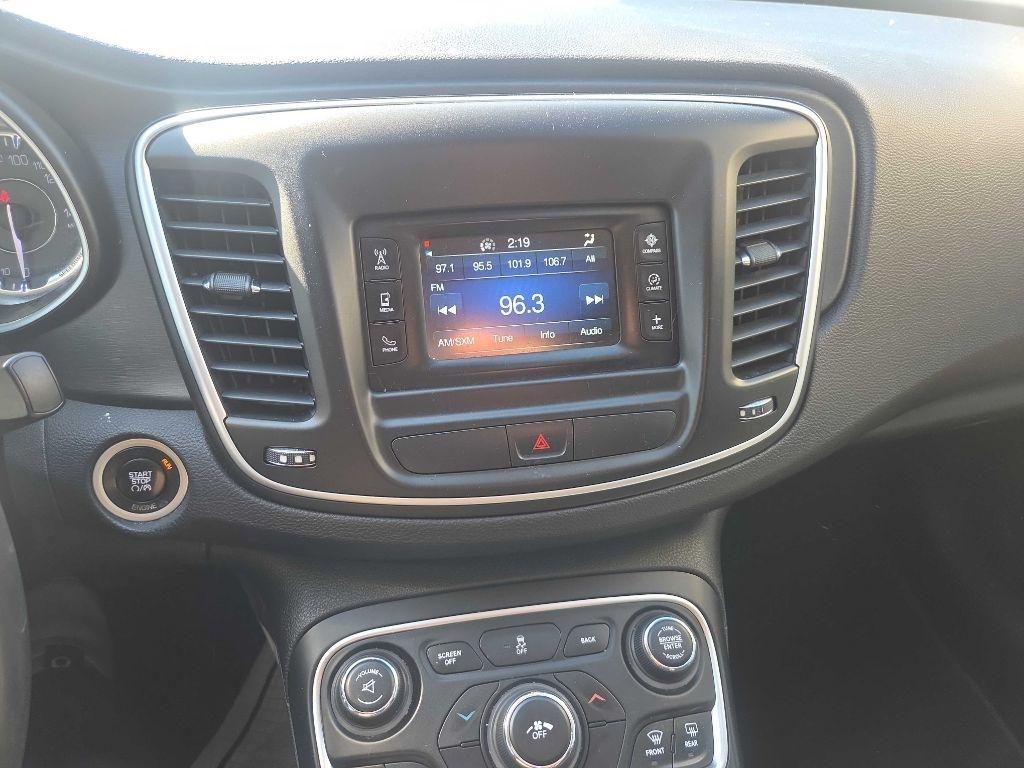 Chrysler 200  2015
