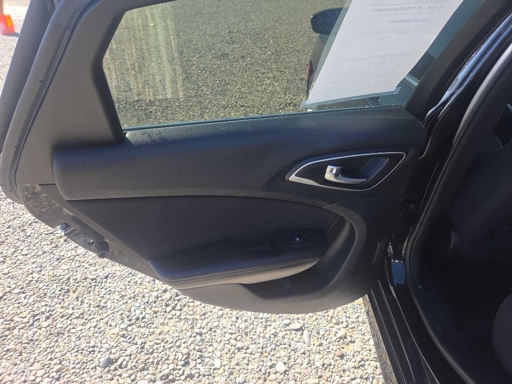 Chrysler 200  2015