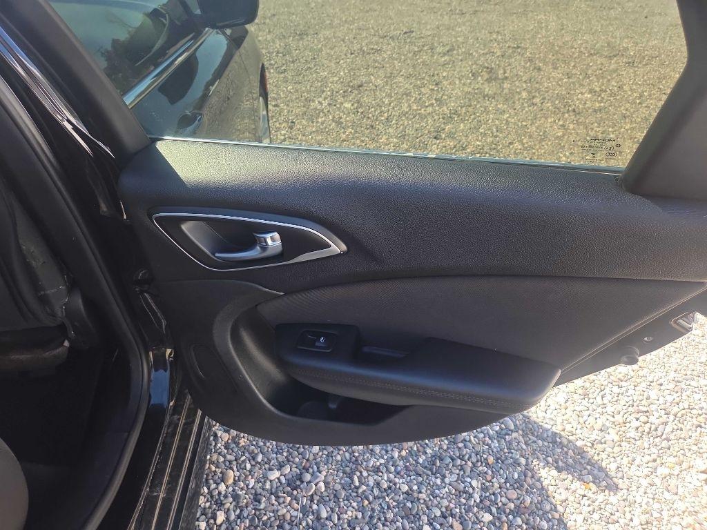 Chrysler 200  2015