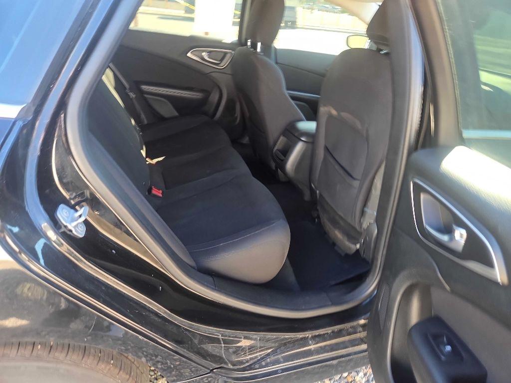 Chrysler 200  2015