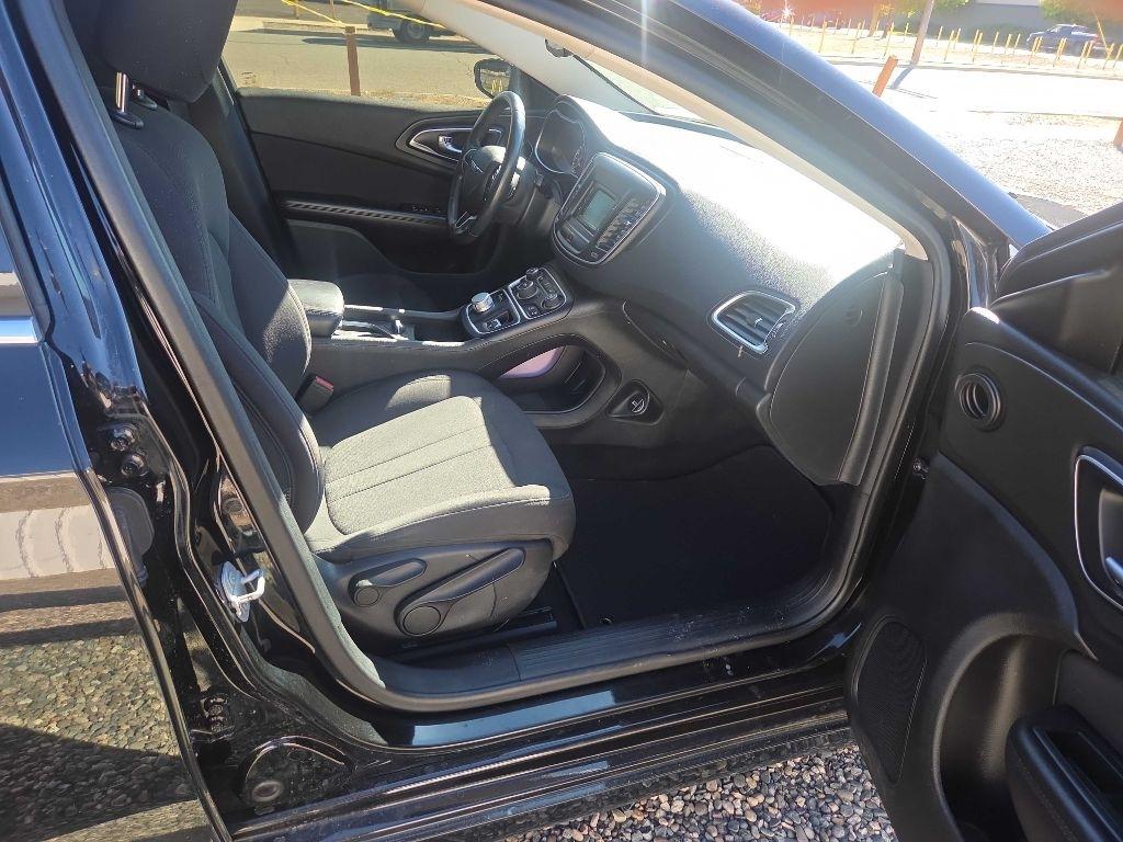 Chrysler 200  2015