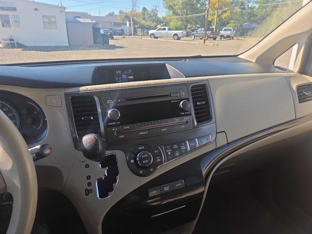 Toyota Sienna  2014
