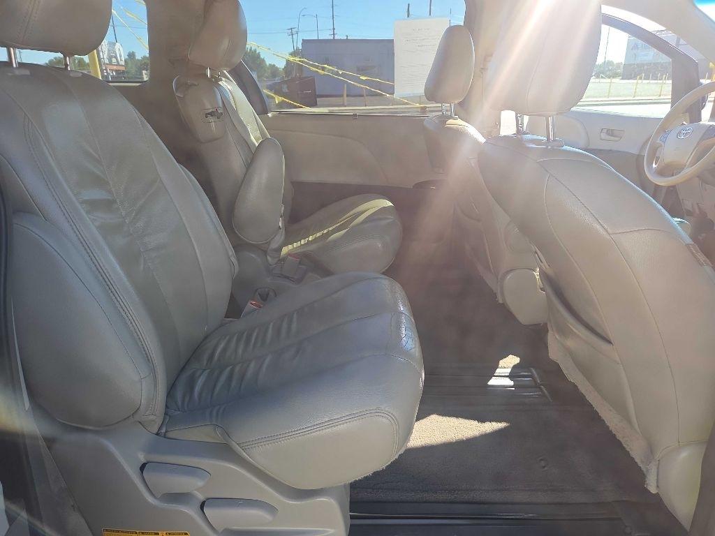 Toyota Sienna  2014