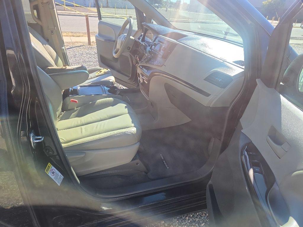 Toyota Sienna  2014