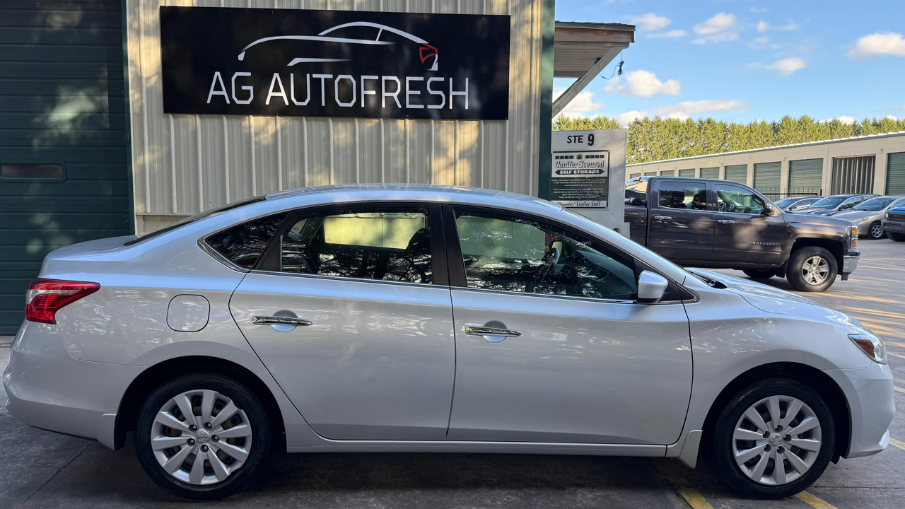 Nissan Sentra S 6MT 2017