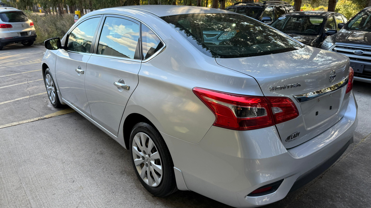 Nissan Sentra S 6MT 2017