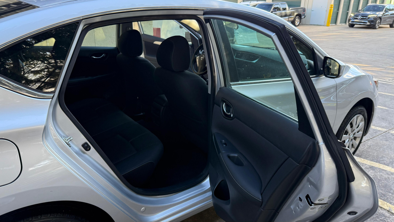 Nissan Sentra S 6MT 2017