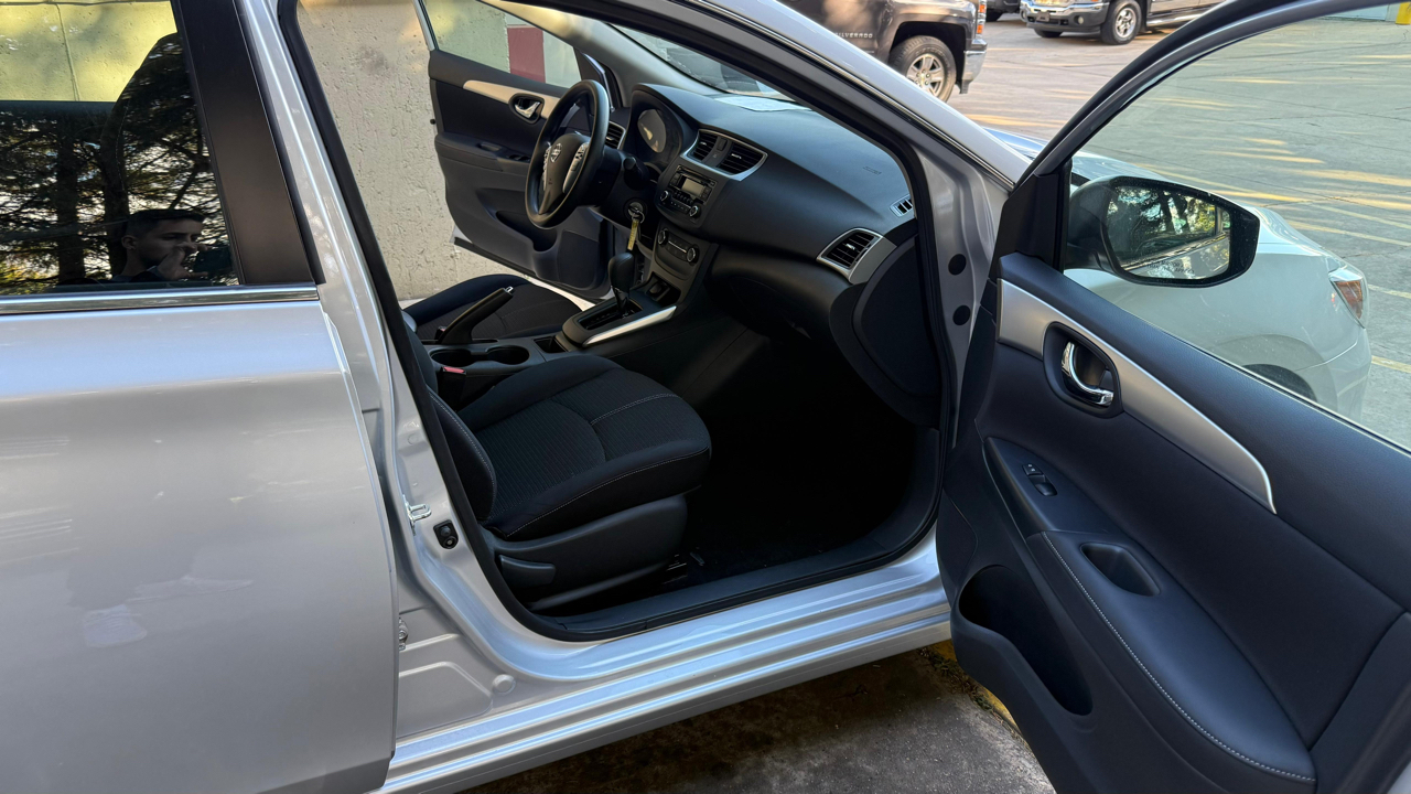 Nissan Sentra S 6MT 2017