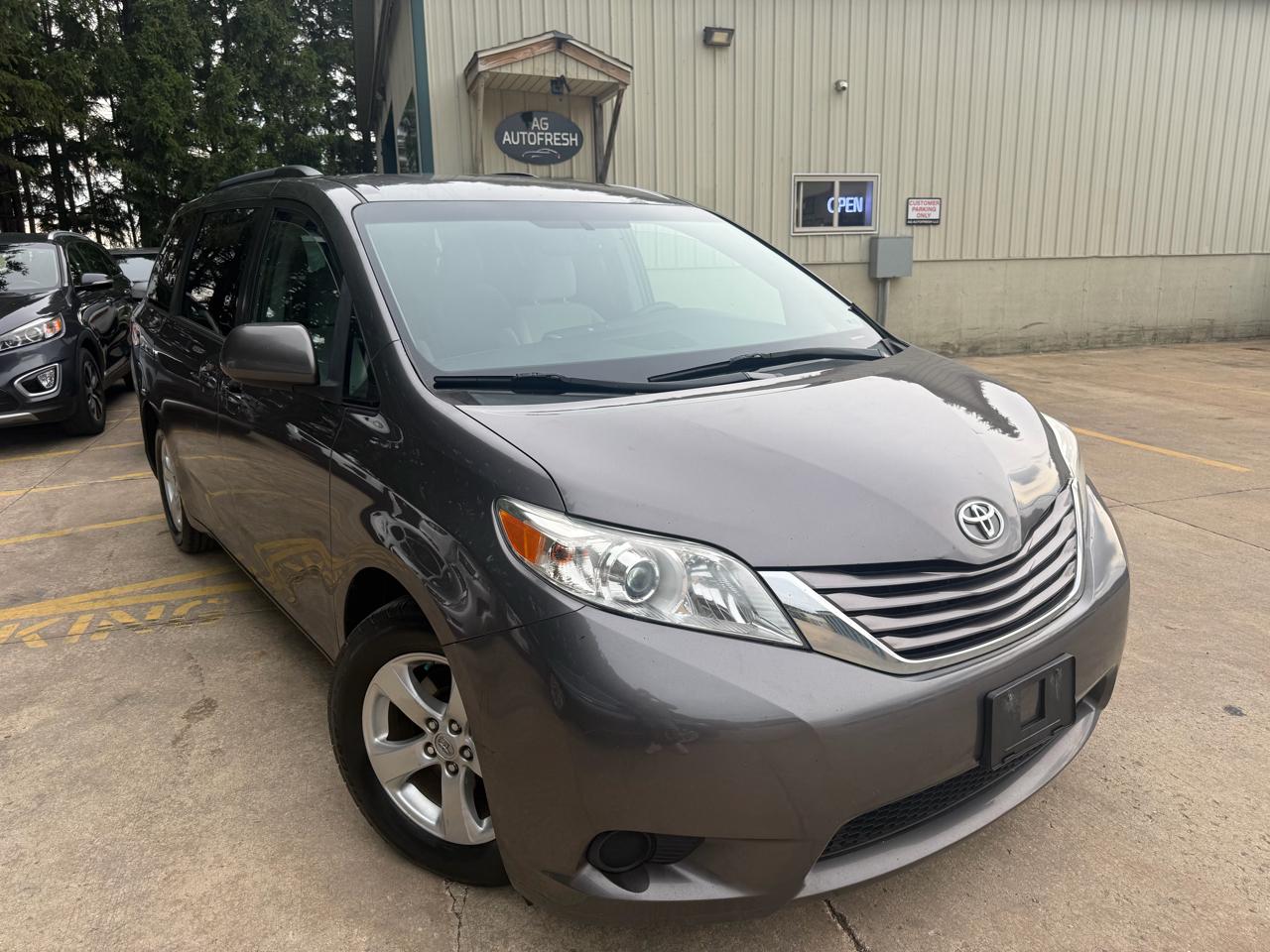 2016 Toyota Sienna LE FWD 8-Passenger V6