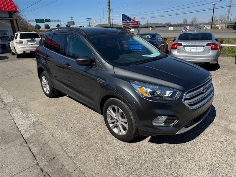 2019 Ford Escape SEL photo 2