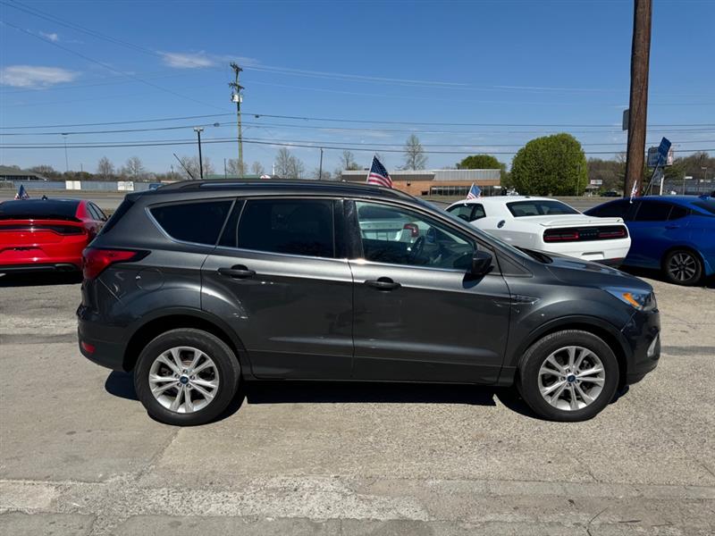 2019 Ford Escape SEL photo 3