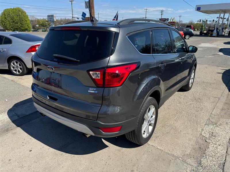 2019 Ford Escape SEL photo 4