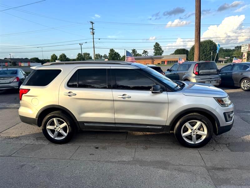 2016 Ford Explorer XLT photo 4