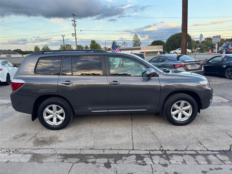 2010 Toyota Highlander SE photo 2