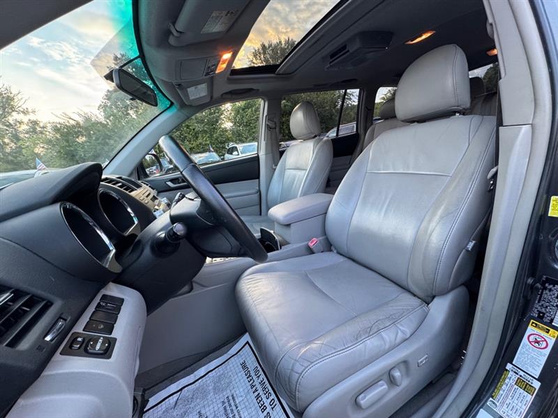 2010 Toyota Highlander SE photo 7