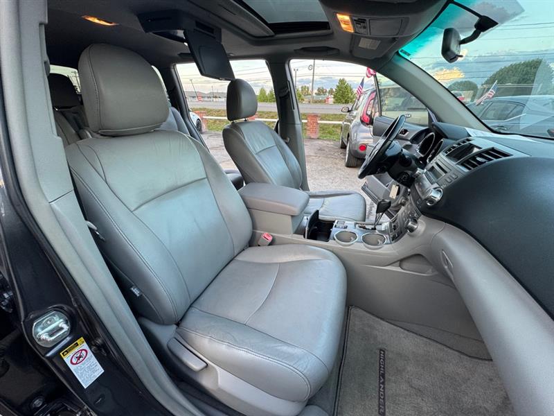 2010 Toyota Highlander SE photo 8