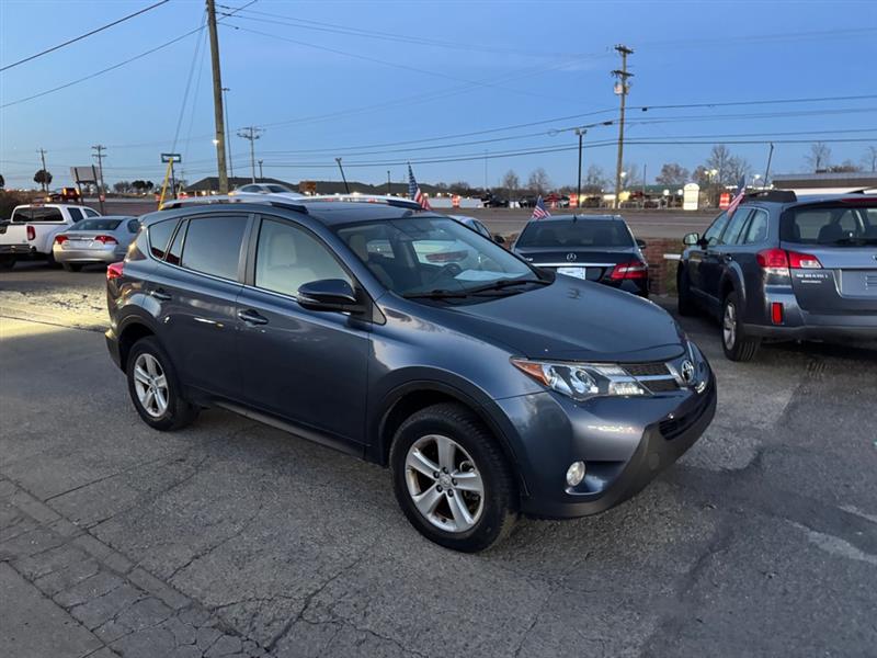 2014 Toyota RAV4 XLE photo 2